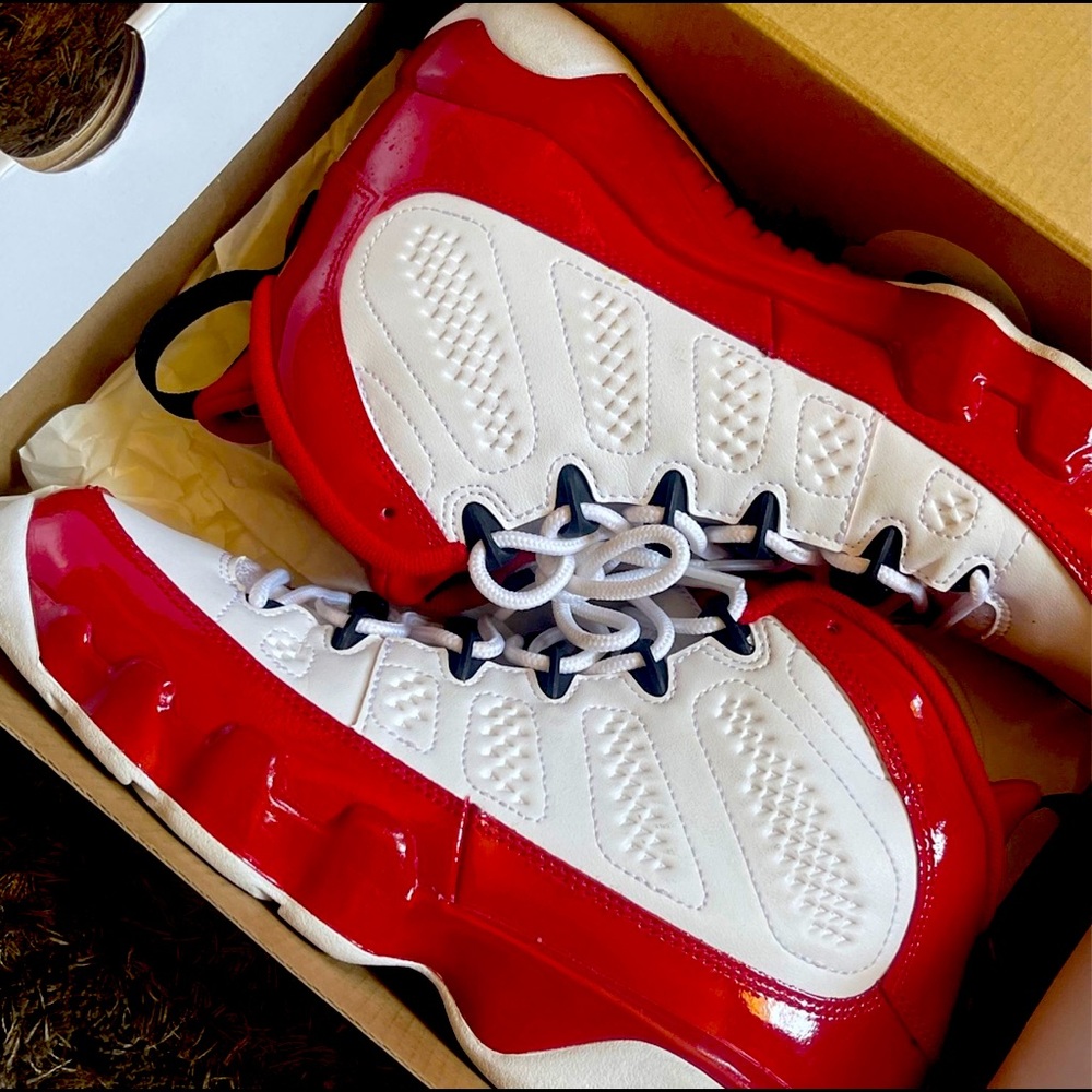 Jordan 9s Red and white size 7y